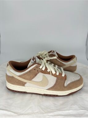 Nike Dunk Low Retro PRM Medium Curry Sail/Fossil Men’s Low Top DD1390-100